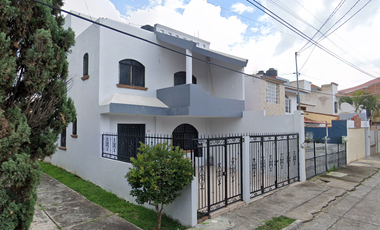 CASA A LA VENTA EN JARDINES DE SAN JOAQUIN,MICH