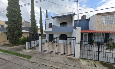 CASA A LA VENTA EN JARDINES DE SAN JOAQUIN,MICH