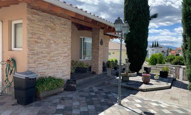 CUMBAYA VENTA CASA DENTRO DE URBANIZACION DE PRIMERA