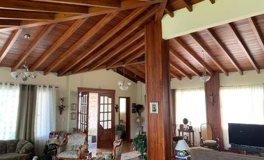 CUMBAYA VENTA CASA DENTRO DE URBANIZACION DE PRIMERA