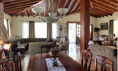 CUMBAYA VENTA CASA DENTRO DE URBANIZACION DE PRIMERA