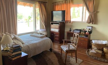 CUMBAYA VENTA CASA DENTRO DE URBANIZACION DE PRIMERA