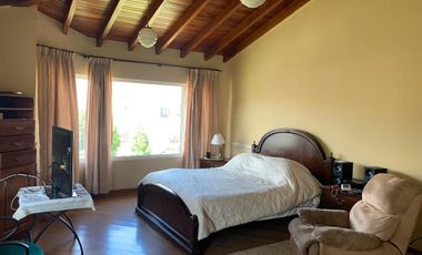 CUMBAYA VENTA CASA DENTRO DE URBANIZACION DE PRIMERA