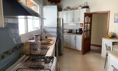 CUMBAYA VENTA CASA DENTRO DE URBANIZACION DE PRIMERA