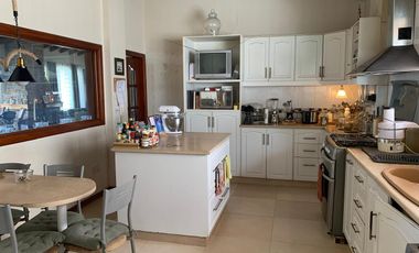 CUMBAYA VENTA CASA DENTRO DE URBANIZACION DE PRIMERA