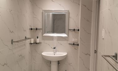 Freehold 1-Bedroom Apartment at Kandi Tower 2 Condominium for Sale