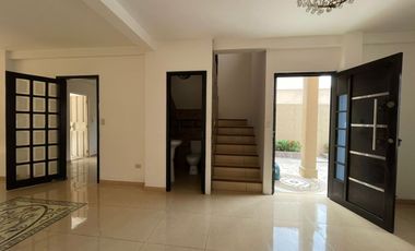 CASA REMODELADA EN VENTA URB. LA JOYA ETAPA ÁMBAR