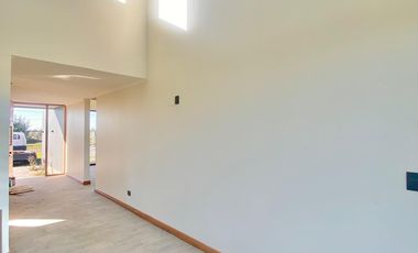 SE VENDE, MARAVILLOSA Y AMPLIA CASA CAMINO A COIHUECO KILOMETRO 7