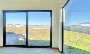 SE VENDE, MARAVILLOSA Y AMPLIA CASA CAMINO A COIHUECO KILOMETRO 7