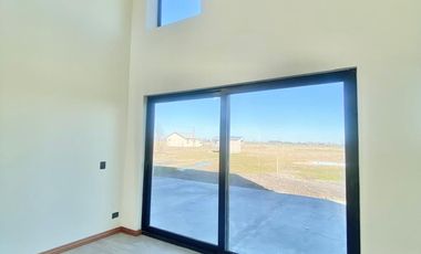 SE VENDE, MARAVILLOSA Y AMPLIA CASA CAMINO A COIHUECO KILOMETRO 7