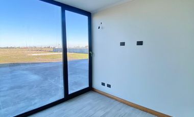 SE VENDE, MARAVILLOSA Y AMPLIA CASA CAMINO A COIHUECO KILOMETRO 7