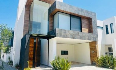 CASA EN RENTA EN ESQUINA PARQUE OAXACA, 2 RECÁMARAS