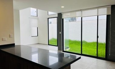 CASA EN RENTA EN ESQUINA PARQUE OAXACA, 2 RECÁMARAS