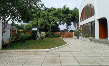 RUMAH MEWAH DENGAN KONSEP MEDITERANIA DI LOKASI STRATEGIS SAYAP SETIABUDI KAWASAN GEGERKALONG