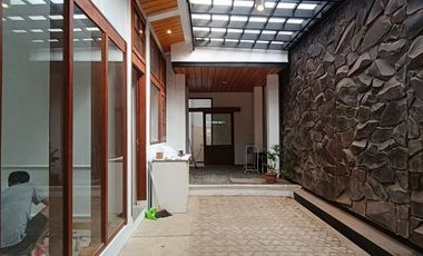 RUMAH MEWAH DENGAN KONSEP MEDITERANIA DI LOKASI STRATEGIS SAYAP SETIABUDI KAWASAN GEGERKALONG
