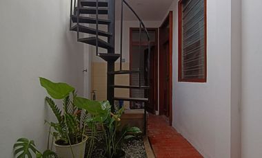 RUMAH MEWAH DENGAN KONSEP MEDITERANIA DI LOKASI STRATEGIS SAYAP SETIABUDI KAWASAN GEGERKALONG