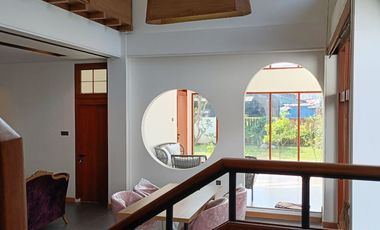 RUMAH MEWAH DENGAN KONSEP MEDITERANIA DI LOKASI STRATEGIS SAYAP SETIABUDI KAWASAN GEGERKALONG