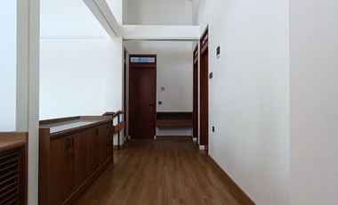 RUMAH MEWAH DENGAN KONSEP MEDITERANIA DI LOKASI STRATEGIS SAYAP SETIABUDI KAWASAN GEGERKALONG