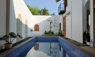 RUMAH MEWAH DENGAN KONSEP MEDITERANIA DI LOKASI STRATEGIS SAYAP SETIABUDI KAWASAN GEGERKALONG