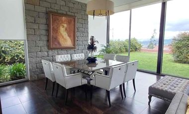 Casa Moderna en Venta con espacios verdes