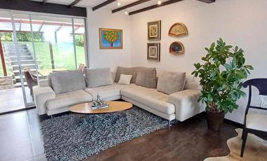 Casa Moderna en Venta con espacios verdes