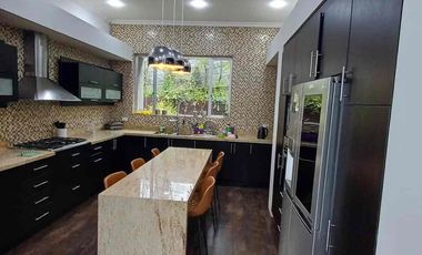 Casa Moderna en Venta con espacios verdes