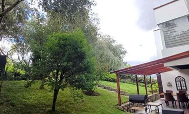 Casa Moderna en Venta con espacios verdes