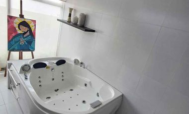 Casa Moderna en Venta con espacios verdes