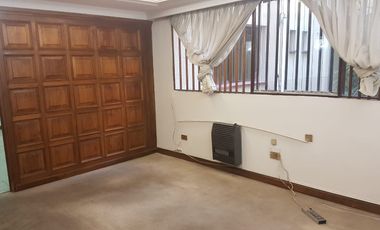 VENTA amplia oficina, centro Mendoza