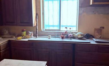 ATENCION INVERSIONISTAS, GRAN CASA EN EXCELENTE UBICACION, PARA REMODELAR