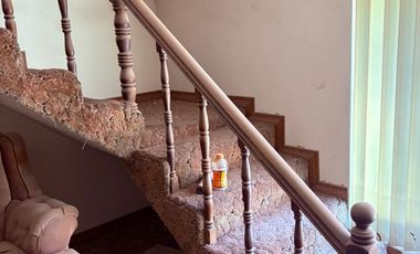 ATENCION INVERSIONISTAS, GRAN CASA EN EXCELENTE UBICACION, PARA REMODELAR