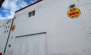BODEGA JUNTO A AV. SALK A 1 CUADRA DE SALVADOR NAVA