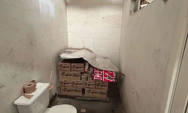 BODEGA JUNTO A AV. SALK A 1 CUADRA DE SALVADOR NAVA