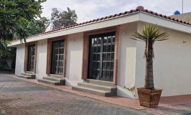 Casa comercial en renta en Blvd. Algeciras