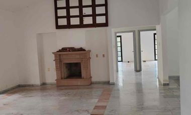 Casa comercial en renta en Blvd. Algeciras