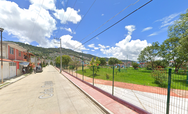 BONITA CASA FRENTE AL PARQUE EL BOSQUE.