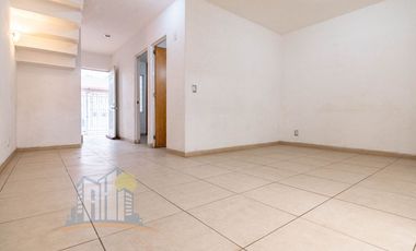 Casa en venta cerca de la Central Camionera Nueva Guadalajara y Carretera Libre a Zapotlanejo