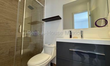 Altos de Juriquilla - RENTA. Departamento amueblado en planta baja, 3 recámaras