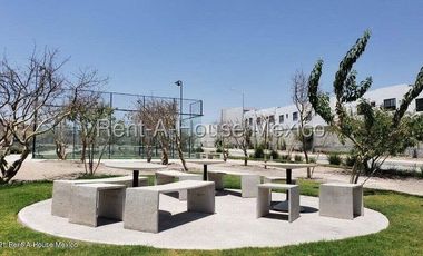 Altos de Juriquilla - RENTA. Departamento amueblado en planta baja, 3 recámaras