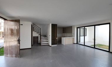 En Venta Casa en Condominio, Challuabamba Cuenca