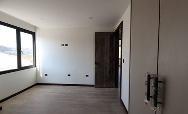 En Venta Casa en Condominio, Challuabamba Cuenca