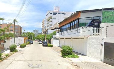 Inversión Segura y Rentable en Bienes Raíces, Casa en Col. Costa Azul, Acapulco, Guerrero.