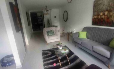 VENDO APARTAMENTO EN UN PRIMER PISO EN TORRES DE SAN JUAN.