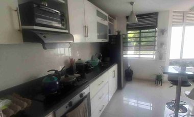 VENDO APARTAMENTO EN UN PRIMER PISO EN TORRES DE SAN JUAN.