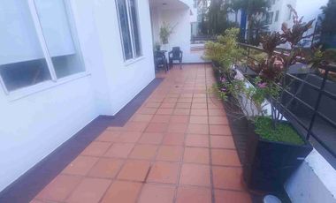 VENDO APARTAMENTO EN UN PRIMER PISO EN TORRES DE SAN JUAN.