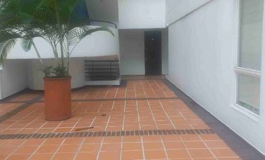 VENDO APARTAMENTO EN UN PRIMER PISO EN TORRES DE SAN JUAN.