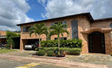 VENDO CASA CAMPESTRE CONJUNTO HACIENDA TRINITARIOS EN RUITOQUE BAJO EN FLORIDABLANCA