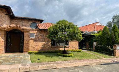 VENDO CASA CAMPESTRE CONJUNTO HACIENDA TRINITARIOS EN RUITOQUE BAJO EN FLORIDABLANCA