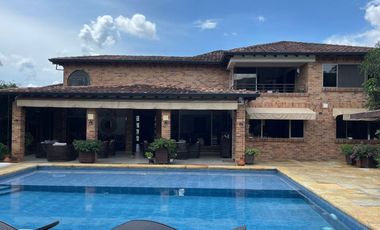 VENDO CASA CAMPESTRE CONJUNTO HACIENDA TRINITARIOS EN RUITOQUE BAJO EN FLORIDABLANCA