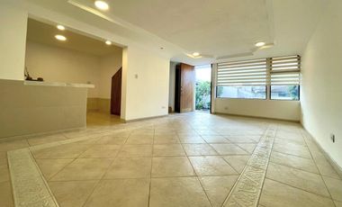 CASA REMODELADA  EN VENTA 171  M2 -  CONJUNTO SEGURO -  ELOY ALFARO
